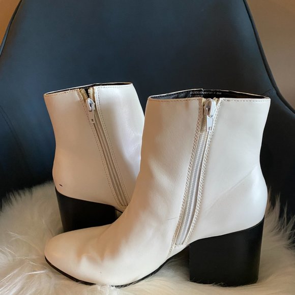 White hot boots! - Picture 3 of 8